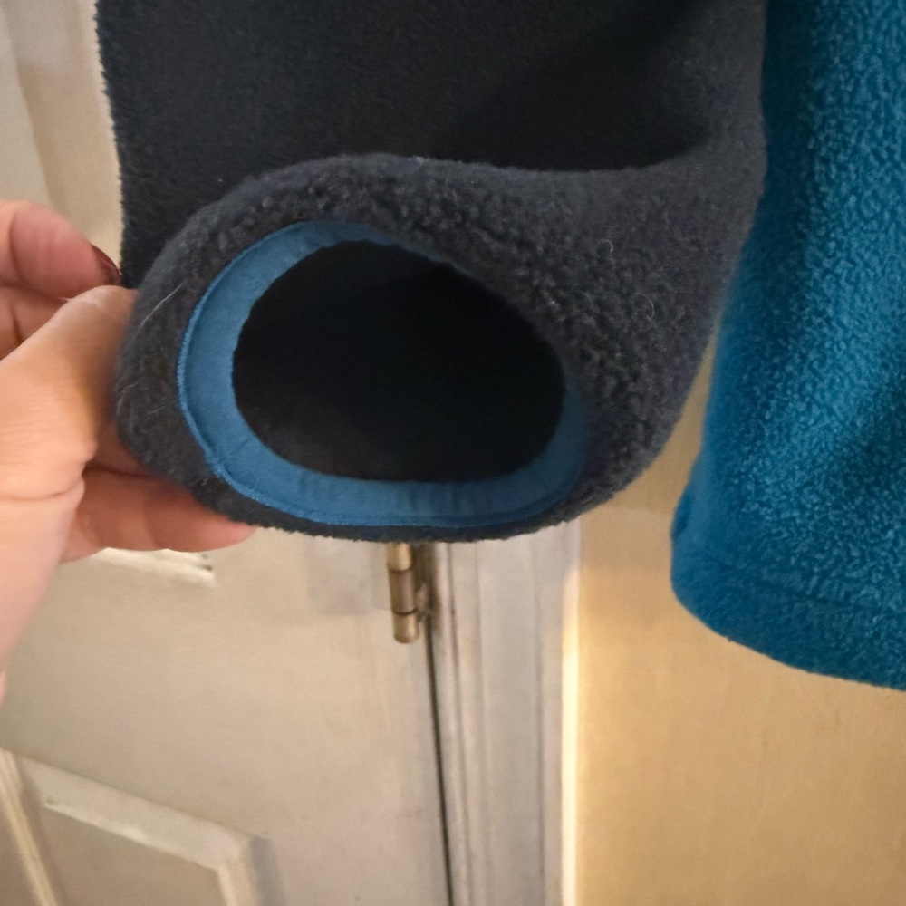 L.L. Bean Black and Blue Colorblock Pullover, LP - Picture 4 of 6